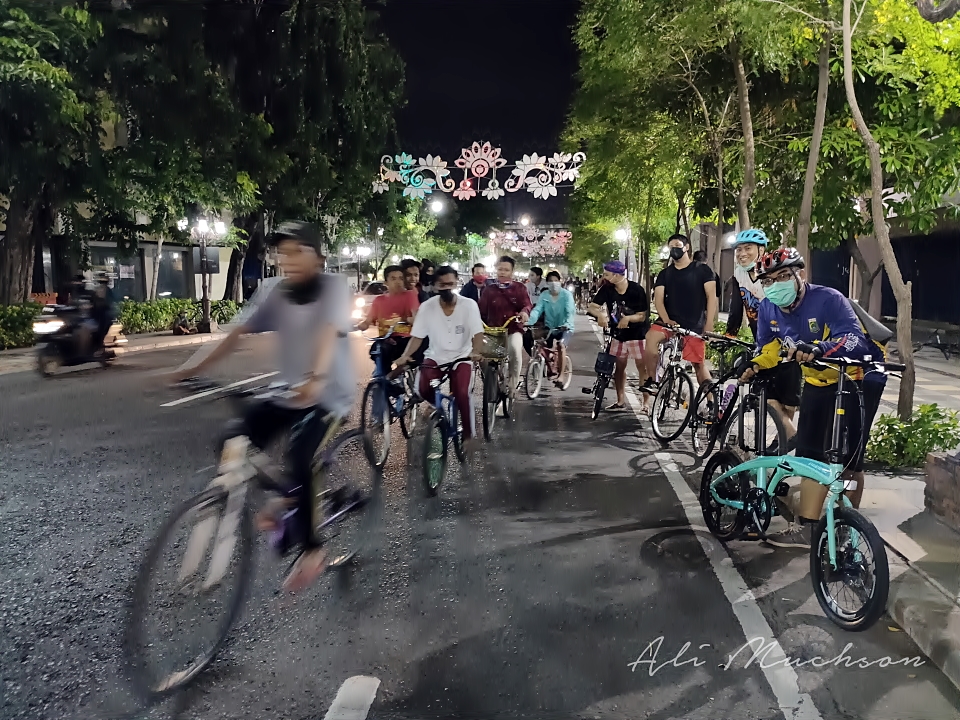 Bersepeda Malam Hari Tawarkan Keseruan, Perlu Kewaspadaan