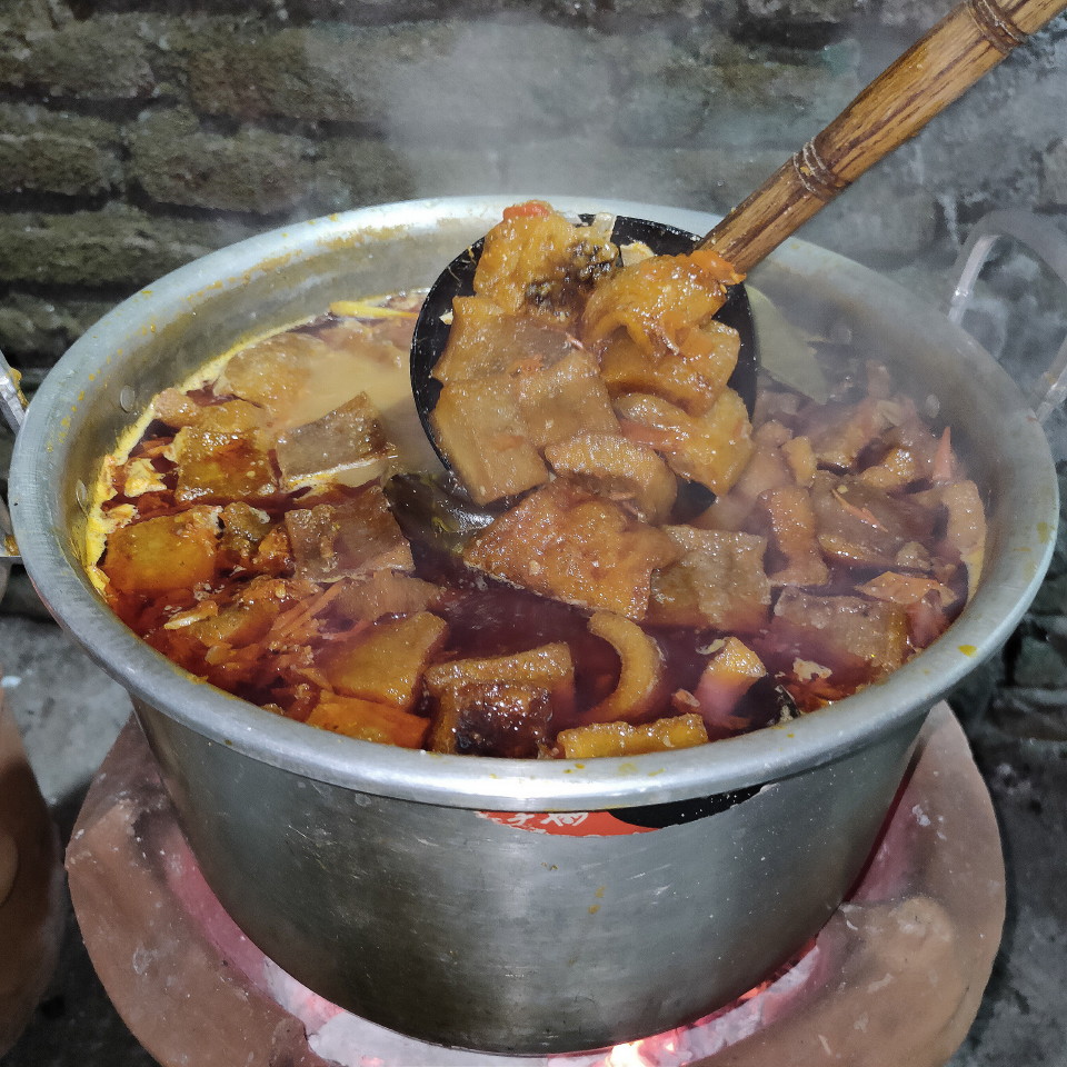 Gudeg Legenda Bunda Era Dimasak dengan Cara Tradisional untuk Jaga Kualitas Rasa