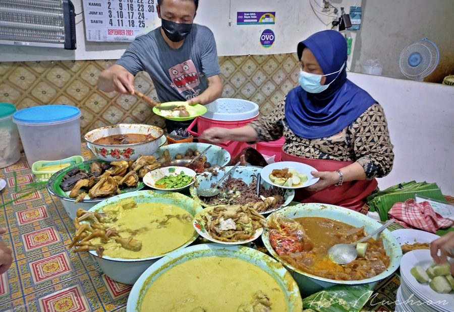 Warung Makan Mbak Tum Semarang : Gudeg Koyornya,’Yummy’ Banget!