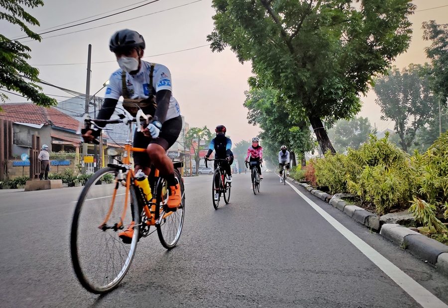Gowes Surabaya - Solo : “Selamat Tempuh Perjalanan Bersepeda, Mas Ady Setyawan & Mbak Danti Ayu, Sang Isteri”