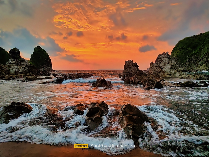 Pantai Payangan Jember - Jawa Timur : Pesona Panoramanya Berbeda dengan Pantai yang Lain