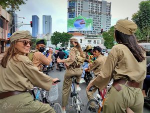 Melihat Surabaya dari Sepeda Bareng Artis Luna Maya