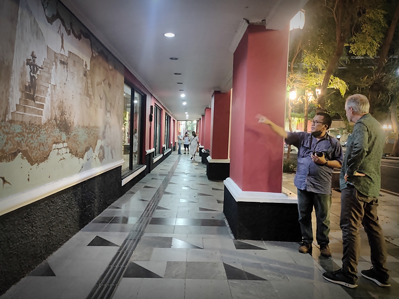 Surabaya Walking Tour, Ajak Wisatawan Asing ‘Mlaku-Mlaku Nang Suroboyo’ Jalan Kaki 