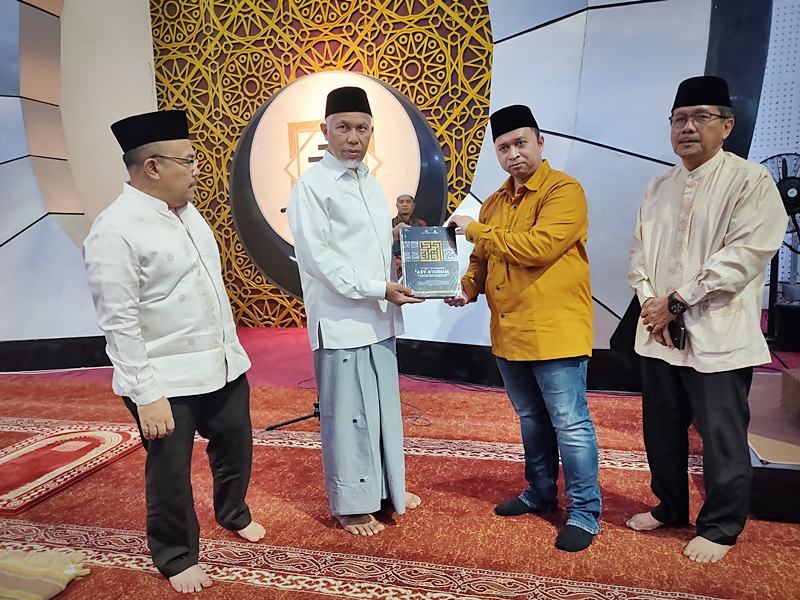 Gubernur Buya Mahyeldi bersama Yayasan Global Spirit of Ummah Luncurkan Al-Qur’anulkarim Asy-Syariah