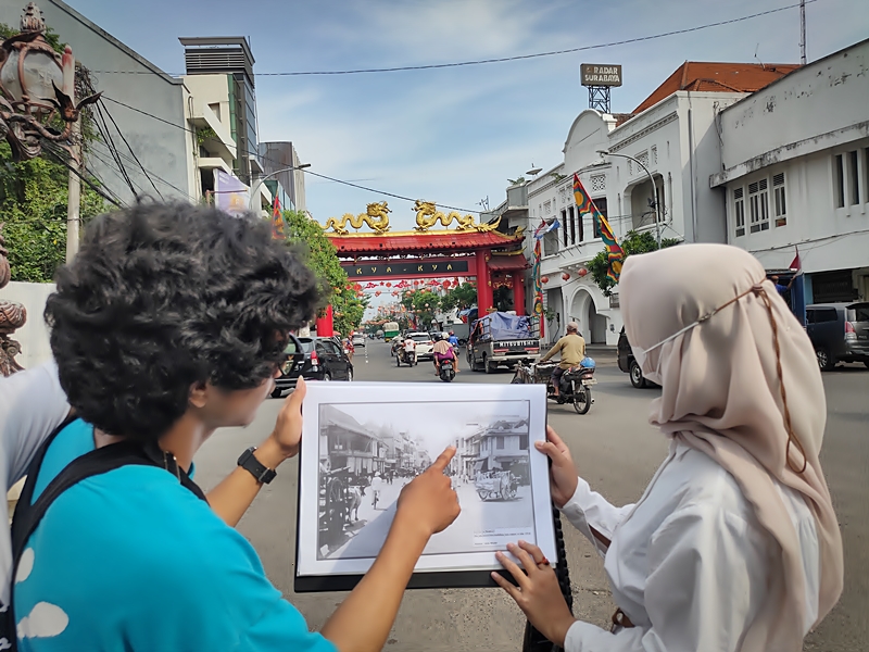 Roode Brug Soerabaia Dampingi Mahasiswa PMM 2 Fakultas Hukum UPN Jatim Belajar Sejarah dan Kearifan Lokal Surabaya