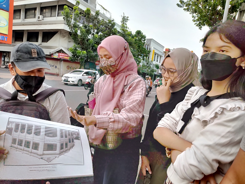 “Exploring Toendjoengan”, Surabaya Walking Tour Kolaborasi dengan Komunitas Mata Hati, Komunitas Tunanetra, sebagai Pemandu