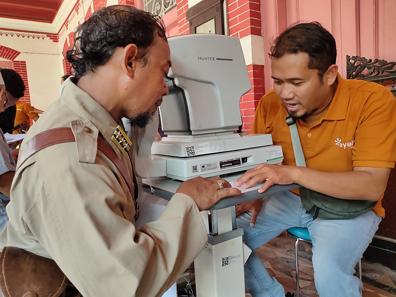 Kampung Kemasan Gresik : Roode Brug Soerabaia Ikuti Klinik Mata KMU, Kampanyekan Kesehatan Mata dalam Rangka “World Glaucoma Week 2023”