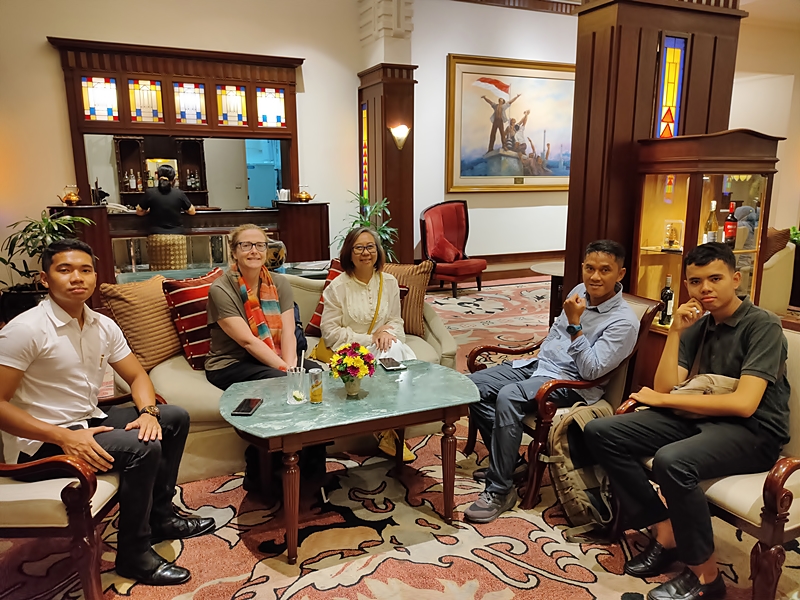 Surabaya Walking Tour Ajak Professor Katharine McGregor “Mlaku-Mlaku Nang Tunjungan”
