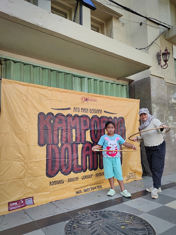“Another of Me”, Sambil ‘Mlaku-Mlaku nang Tunjungan’ Latih Kepekaan Mahasiswa Ubhara Surabaya untuk Menoleransi Perbedaan