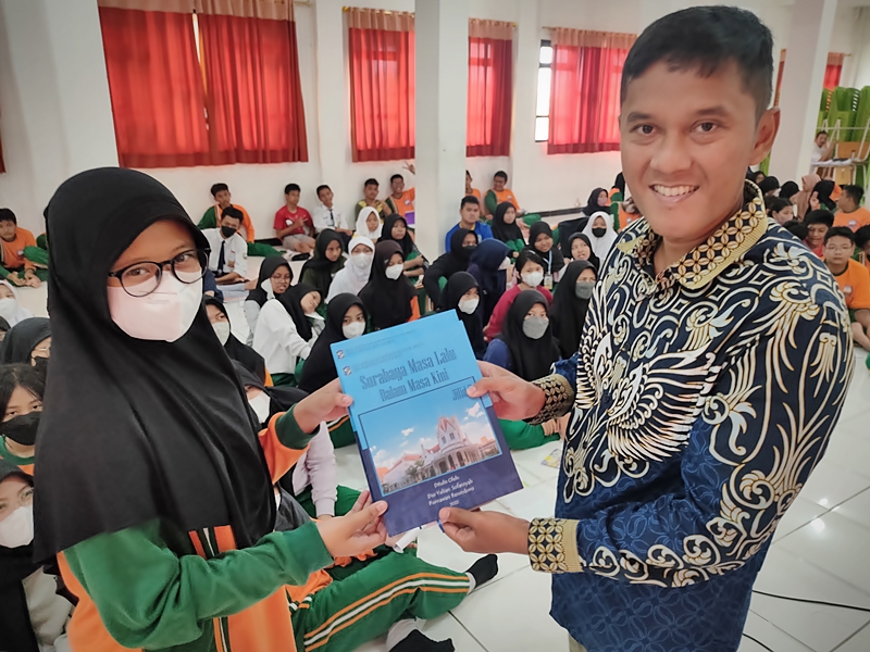 Cerita Lintas Gambar
Sekolah Kebangsaan di SMP Negeri 19 Surabaya
21 Juni 2023
