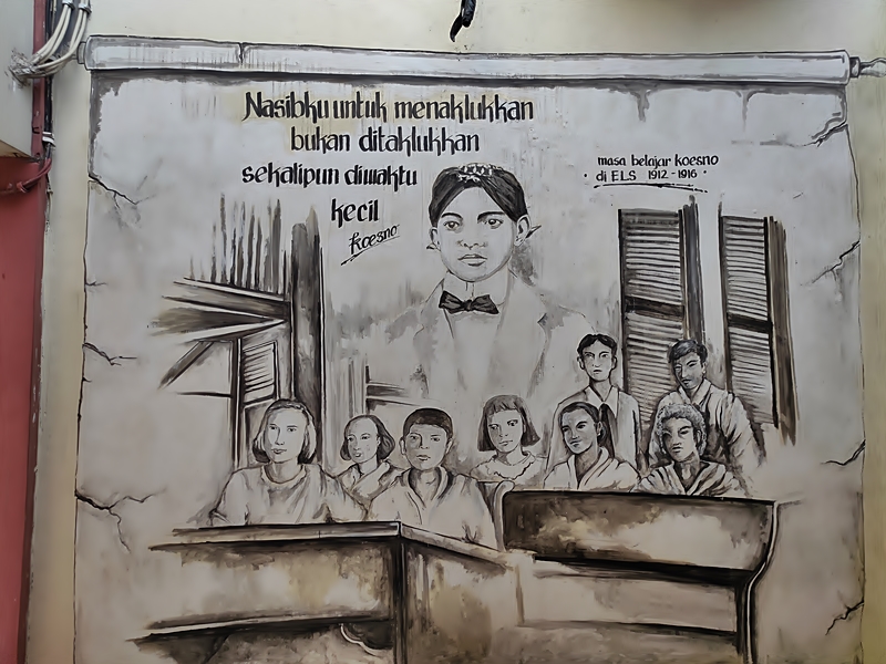 Kunjung di Sekolah Koesno
ELS 912-1916 Sekarang SMP Negeri 2 Kota Mojokerto
