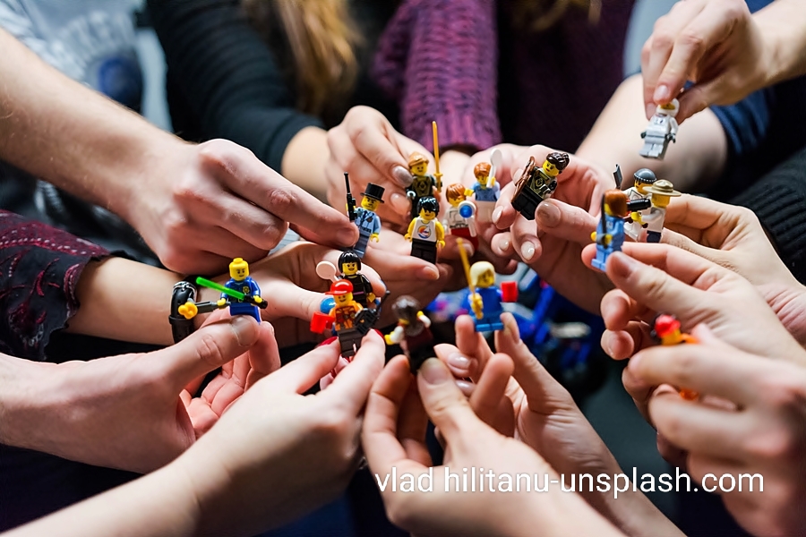 Menapaki Perjalanan Hidup Itu bak Menyusun Permainan Lego
