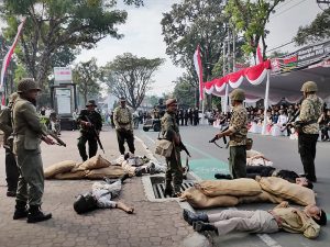 Reenactor Malang Gandeng Roode Brug Soerabaia Perankan Drama Teatrikal Kenang 77 Tahun Pertempuran di Jalan Salak Kota Malang