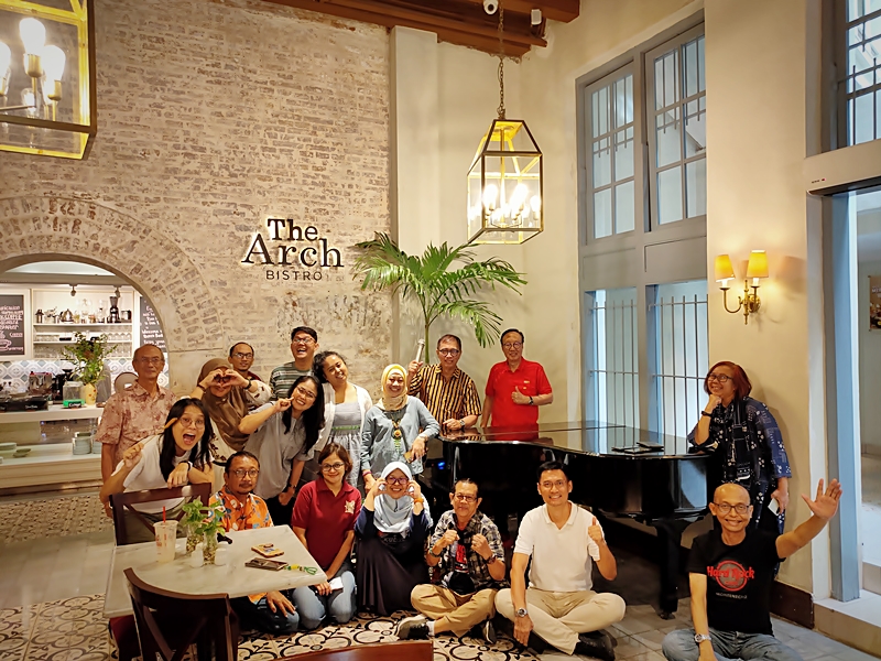 Ulang Tahun dr. Dhini: Harmoni Syukur dan Kebersamaan di Balik Nuansa Kolonial Kokoon Hotel