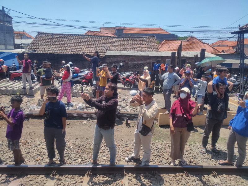 KAI Daop 8 Surabaya Raih Dua Rekor MURI di Usia ke-80