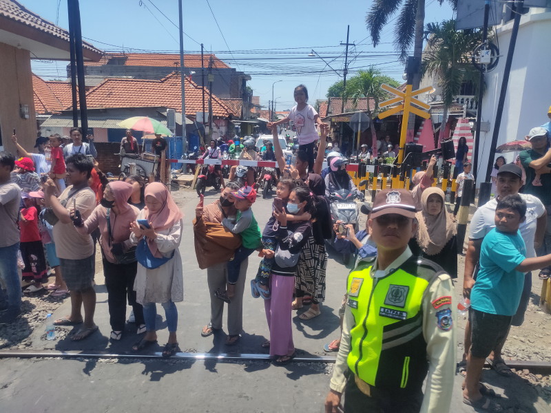 KAI Daop 8 Surabaya Raih Dua Rekor MURI di Usia ke-80