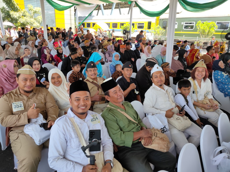 KAI Daop 8 Surabaya Raih Dua Rekor MURI di Usia ke-80