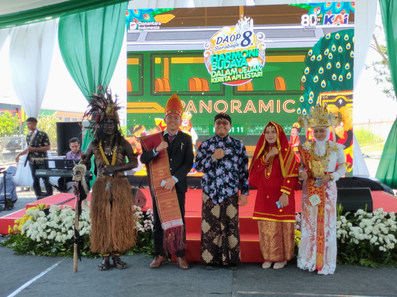 KAI Daop 8 Surabaya Raih Dua Rekor MURI di Usia ke-80