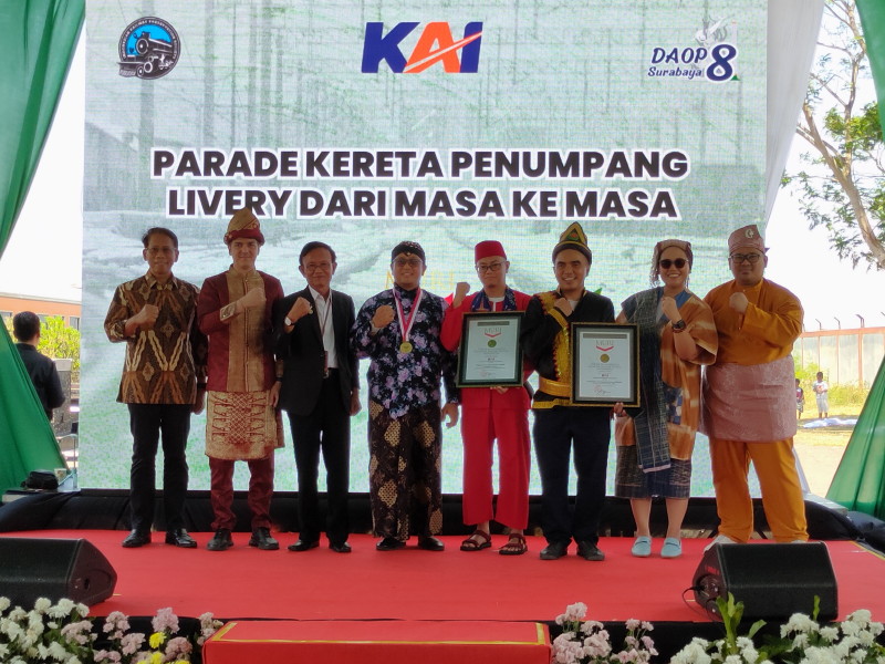 KAI Daop 8 Surabaya Raih Dua Rekor MURI di Usia ke-80