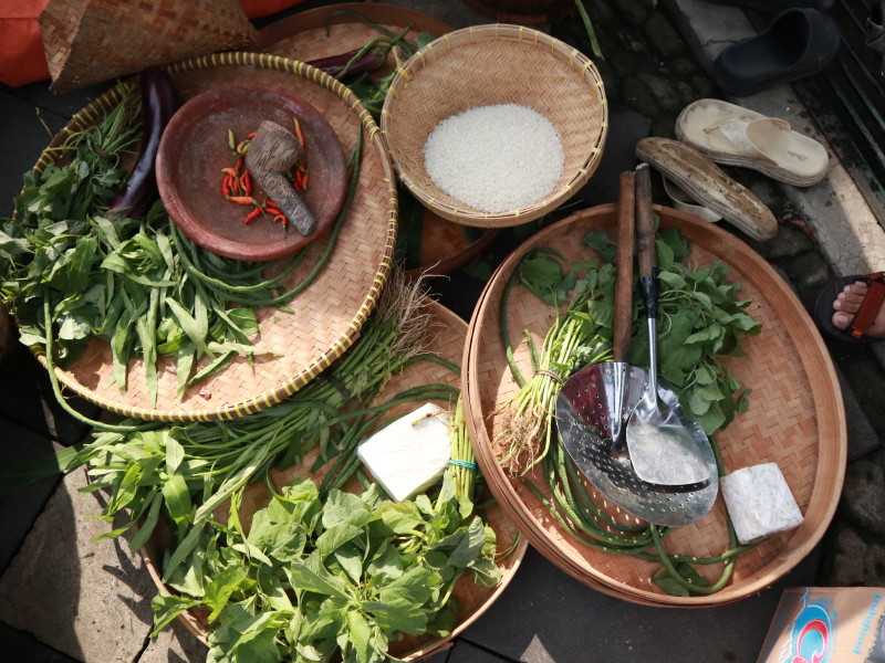 Roode Brug Soerabaia dalam Teatrikal, “Bu Dar Mortir: Sendok, dan Sutil Jadi Simbol Perlawanan.”