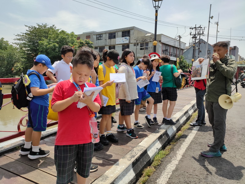 Roode Brug Soerabaia Dampingi Siswa SD Ciputra Jelajah Kota Lama Sejarah dan Kawasan Ampel