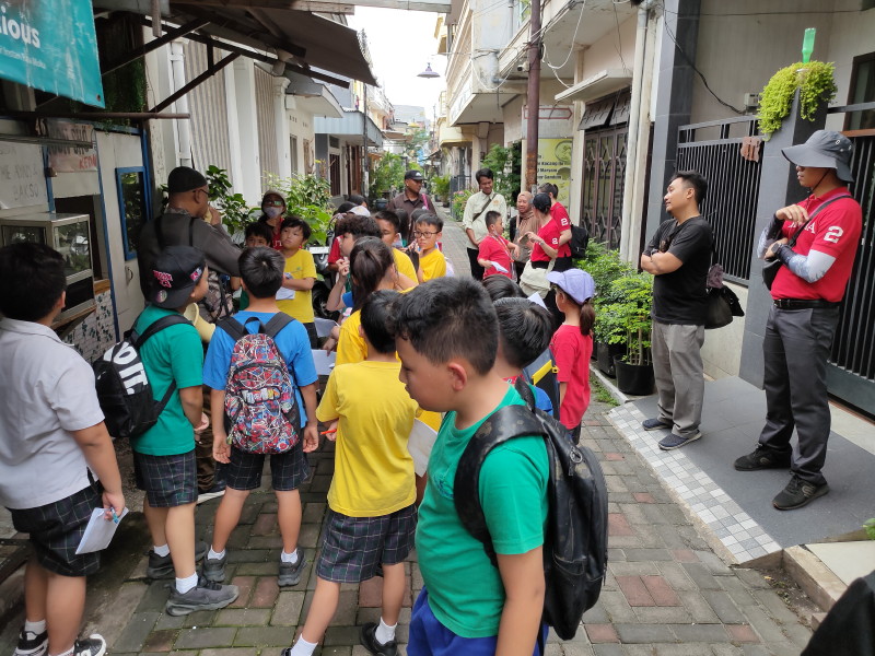 Roode Brug Soerabaia Dampingi Siswa SD Ciputra Jelajah Kota Lama Sejarah dan Kawasan Ampel