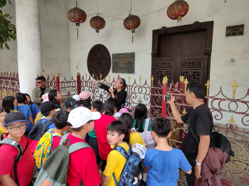 Roode Brug Soerabaia Dampingi Siswa SD Ciputra Jelajah Kota Lama Sejarah dan Kawasan Ampel