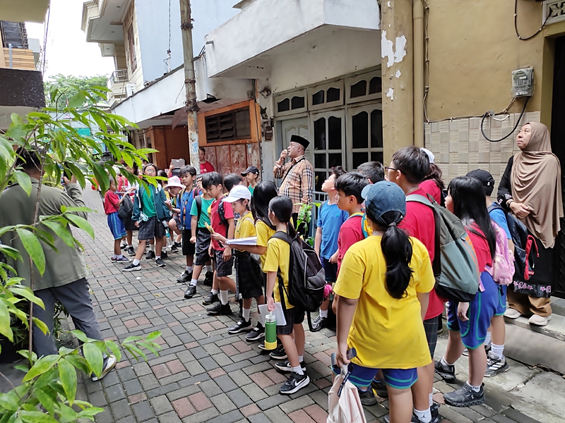 Roode Brug Soerabaia Dampingi Siswa SD Ciputra Jelajah Kota Lama Sejarah dan Kawasan Ampel