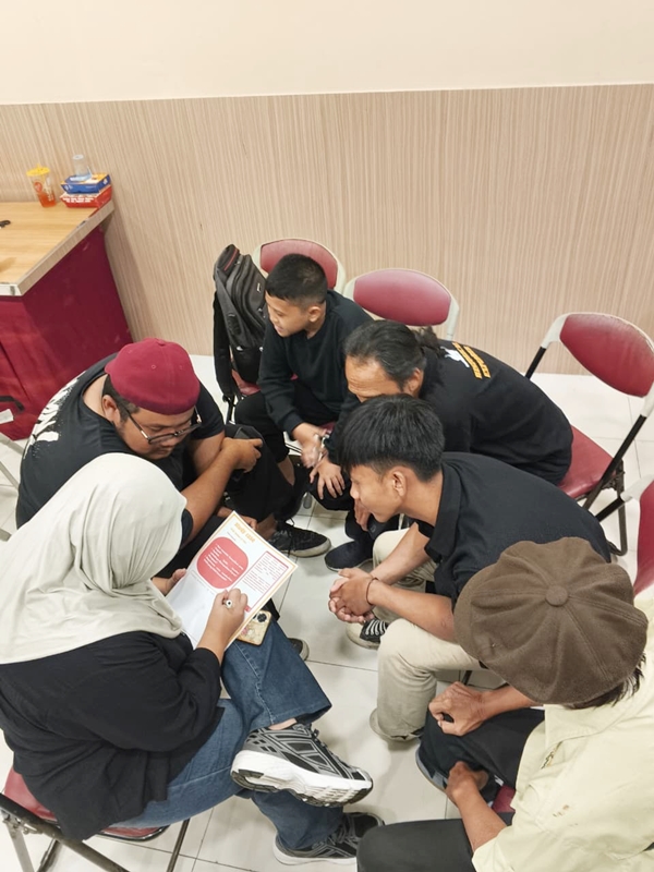 Mahasiswa Universitas Ciputra Gelar Pelatihan Psikoedukasi bagi Anggota Roode Brug Soerabaia