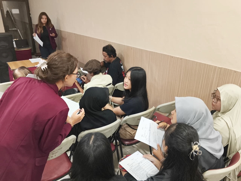 Mahasiswa Universitas Ciputra Gelar Pelatihan Psikoedukasi bagi Anggota Roode Brug Soerabaia