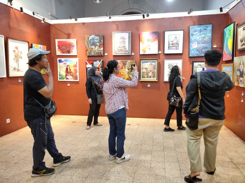 
Biarkan Foto Bicara
“Art for Freedom”: Ketika Kanvas Menjadi Suara, Ungkap Kegelisahan
