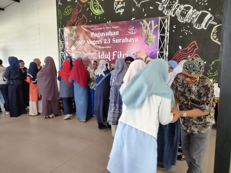 Memorabilia Temu Kangen: Kawan Seperjuangan sebagai Penjaga Kewarasan