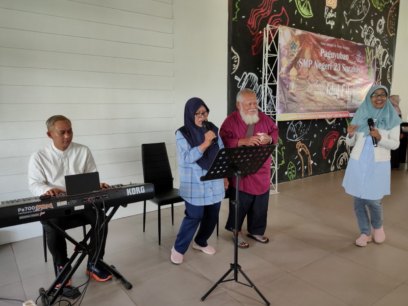 Memorabilia Temu Kangen: Kawan Seperjuangan sebagai Penjaga Kewarasan