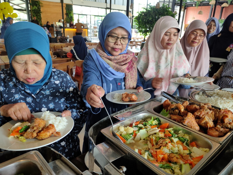Memorabilia Temu Kangen: Kawan Seperjuangan sebagai Penjaga Kewarasan