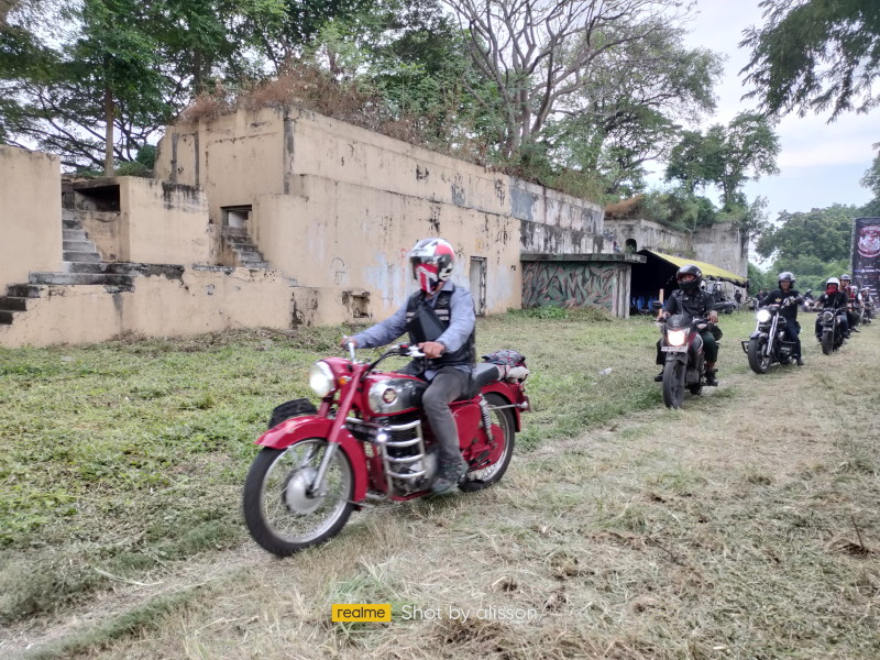 Deru “Montor Udhug” Menggema Di Benteng Kedung Cowek, Merawat Ingatan Lewat Roda Waktu