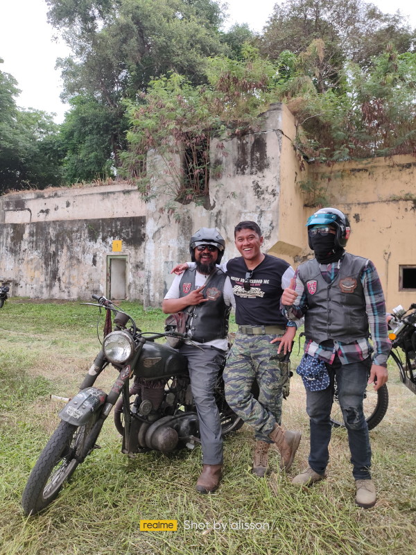 Deru “Montor Udhug” Menggema Di Benteng Kedung Cowek, Merawat Ingatan Lewat Roda Waktu