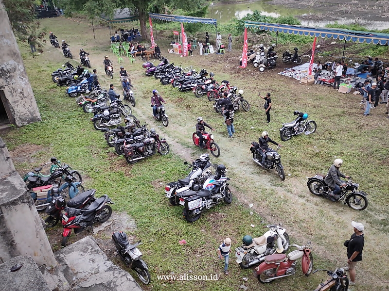Deru “Montor Udhug” Menggema Di Benteng Kedung Cowek, Merawat Ingatan Lewat Roda Waktu