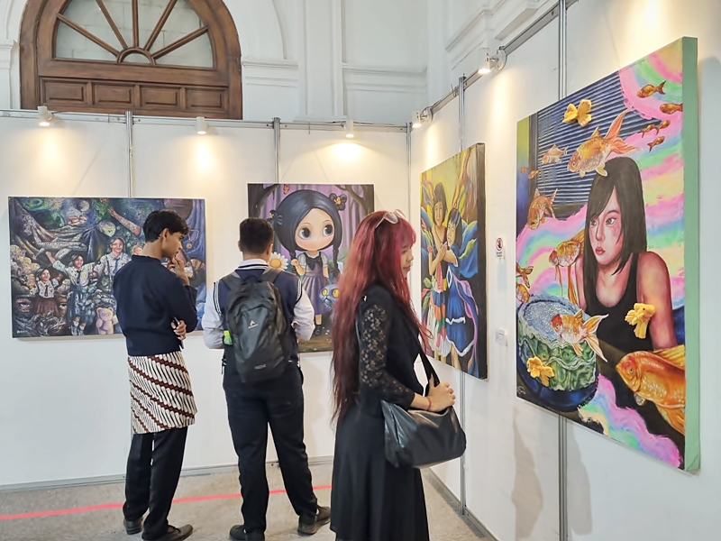 27 Karya, 27 Cerita: Siswa SMK Negeri 12 Surabaya Hadirkan “Ruang Warna”
