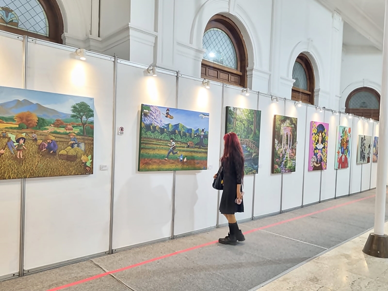 27 Karya, 27 Cerita: Siswa SMK Negeri 12 Surabaya Hadirkan “Ruang Warna”
