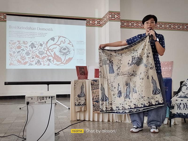 Roode Brug Soerabaia Diskusikan “Arsip Visual Kolonial: Membaca Sejarah Perang lewat Motif Batik”
