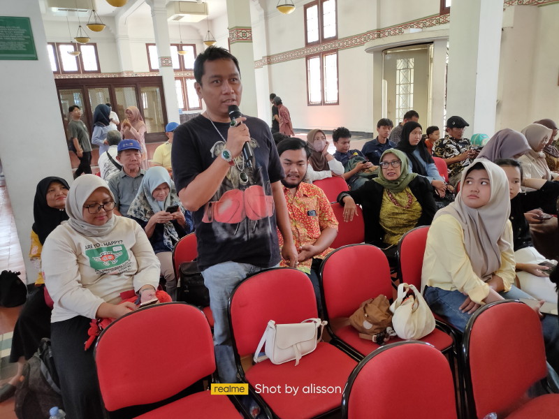 Roode Brug Soerabaia Diskusikan “Arsip Visual Kolonial: Membaca Sejarah Perang lewat Motif Batik”