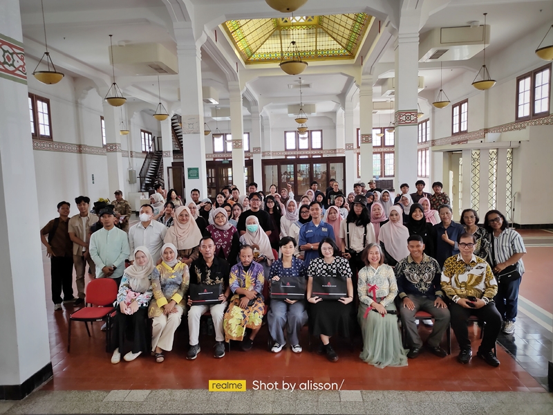Roode Brug Soerabaia Diskusikan “Arsip Visual Kolonial: Membaca Sejarah Perang lewat Motif Batik”