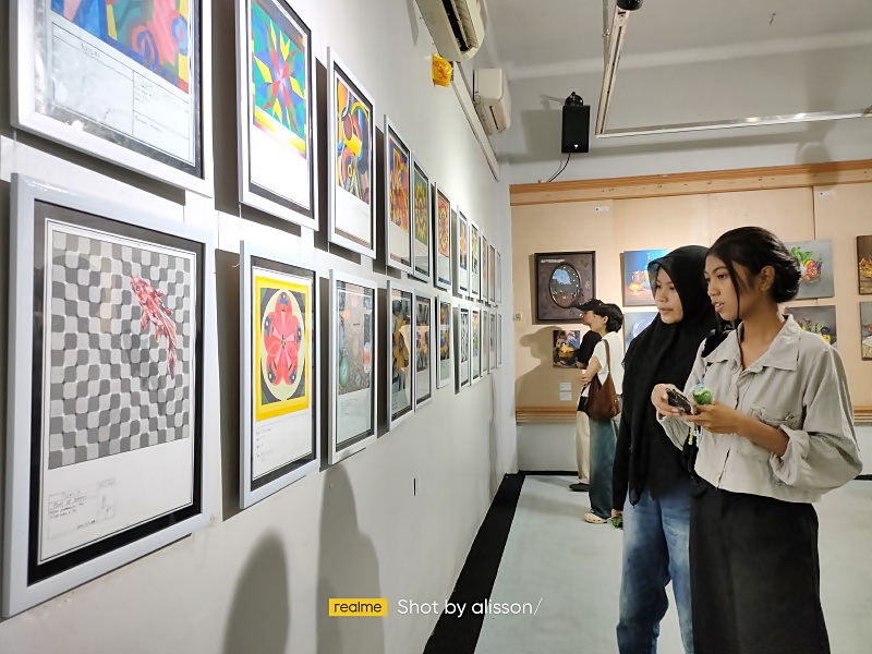Guru dan Siswa SMK Negeri 12 Surabaya Pameran Lukisan Bersama