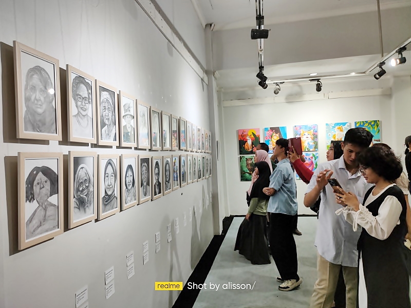 Guru dan Siswa SMK Negeri 12 Surabaya Pameran Lukisan Bersama