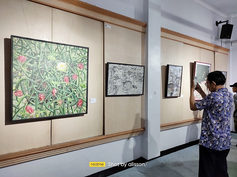 Guru dan Siswa SMK Negeri 12 Surabaya Pameran Lukisan Bersama