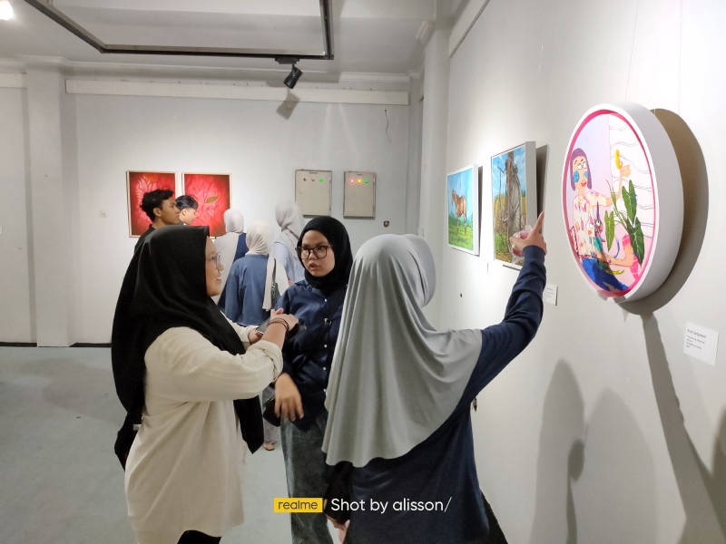 Guru dan Siswa SMK Negeri 12 Surabaya Pameran Lukisan Bersama