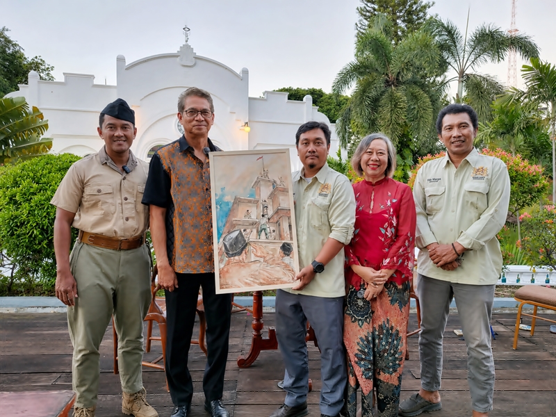 Persembahan Lukisan “Insiden Bendera” dari Roode Brug Soerabaia untuk Hotel Majapahit Surabaya - MGallery Collection di Usia ke-116 Tahun
