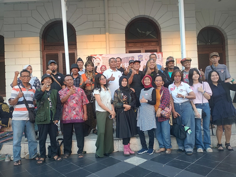 Goresan Kuas Merawat Sejarah: “Soekarno dalam Goresan”