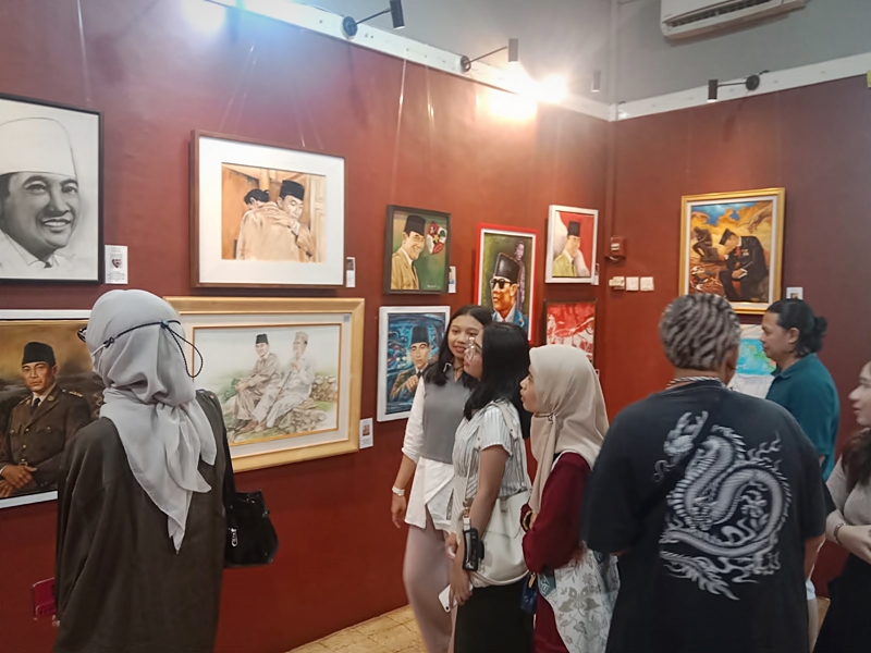 Goresan Kuas Merawat Sejarah: “Soekarno dalam Goresan”