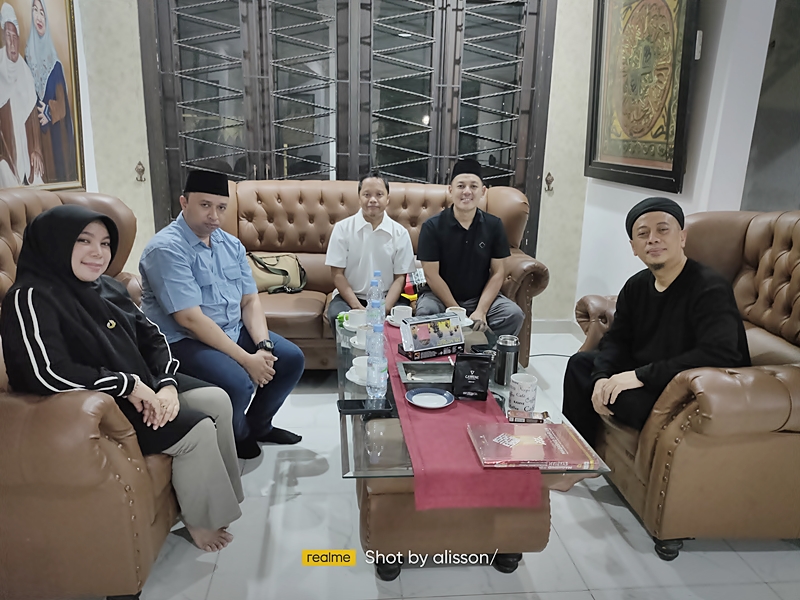 Obrolan Santai Suatu Petang di “Opick Tombo Ati” Bersama Bang Opick